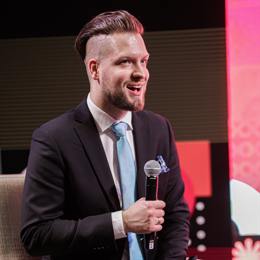 “华尔街抄底王”David Tepper再出手！Q2大举加仓联合健康(UNH.US)，阿里巴巴(BABA.US)为头号重仓股