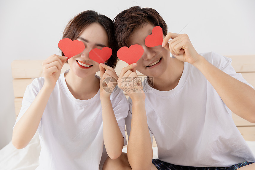 中报披露、股价闪崩,和黄医药(00013)为何仍吸引南下资金加速买入?